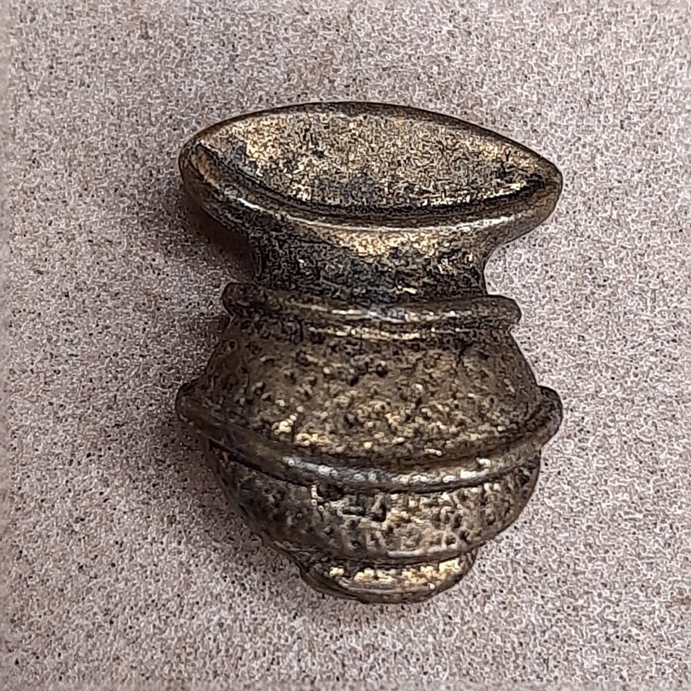 Vintage Spittoon metal lapel tac pin Gold/Brass-Tone Western jug vase jar pot